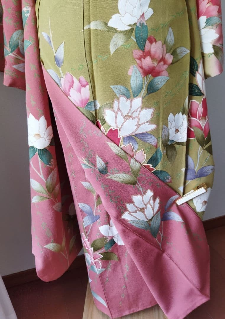 طقم فوريسود فاخر مكون من 7 قطع - حرير خالص مطرز بالذهب - مرجاني وأزرق مخضر