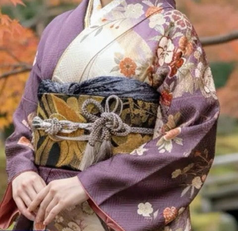 طقم كامل من الفرو بلون الخزامى الناعم المتدرج مع زهور موسمية