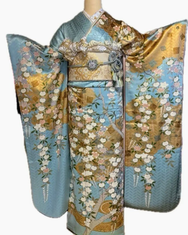 أناقة سنو وايت - طقم فوريسود كامل بنقشة شيبوري أرجوانية مع دانتيل فضي وإكسسوارات من اللؤلؤ