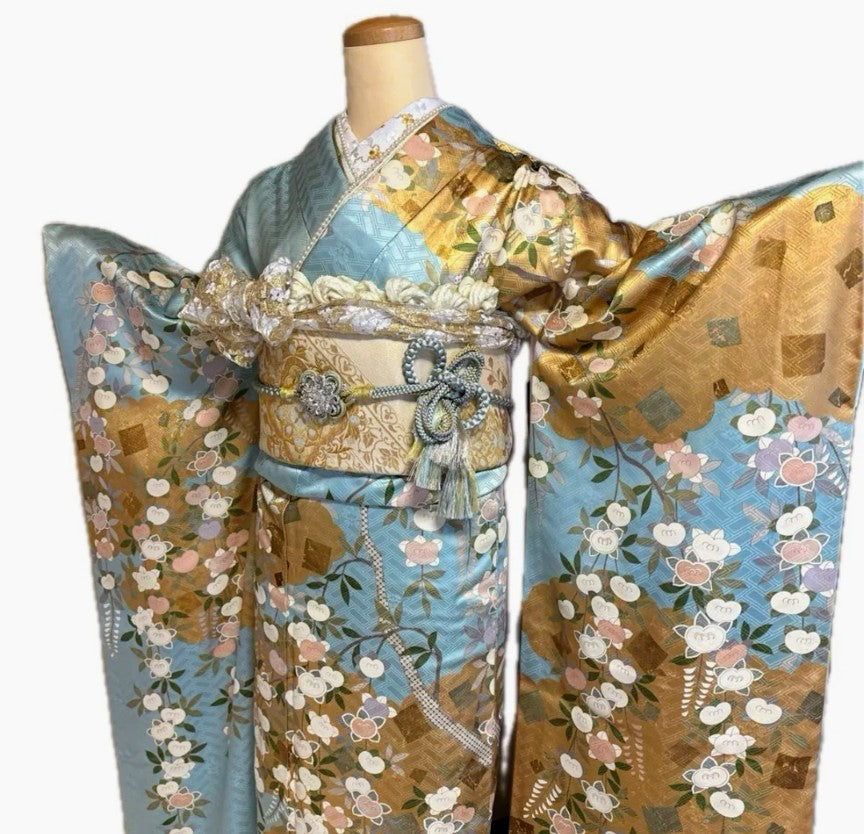 أناقة سنو وايت - طقم فوريسود كامل بنقشة شيبوري أرجوانية مع دانتيل فضي وإكسسوارات من اللؤلؤ