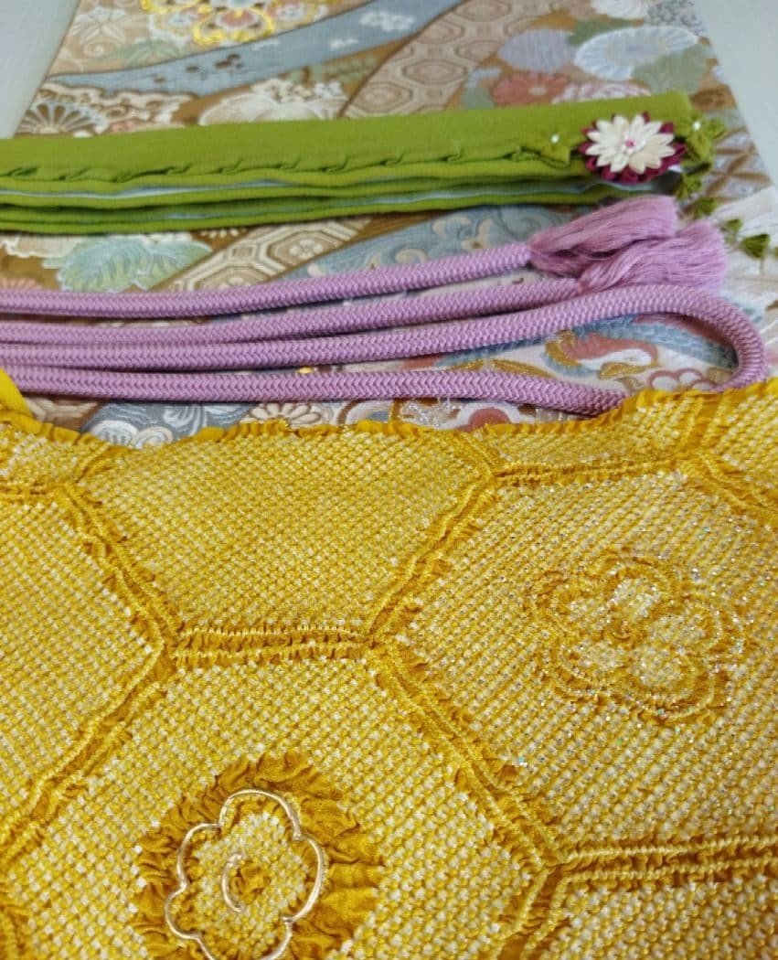 طقم فوريسود فاخر مكون من 7 قطع - حرير خالص مطرز بالذهب - مرجاني وأزرق مخضر