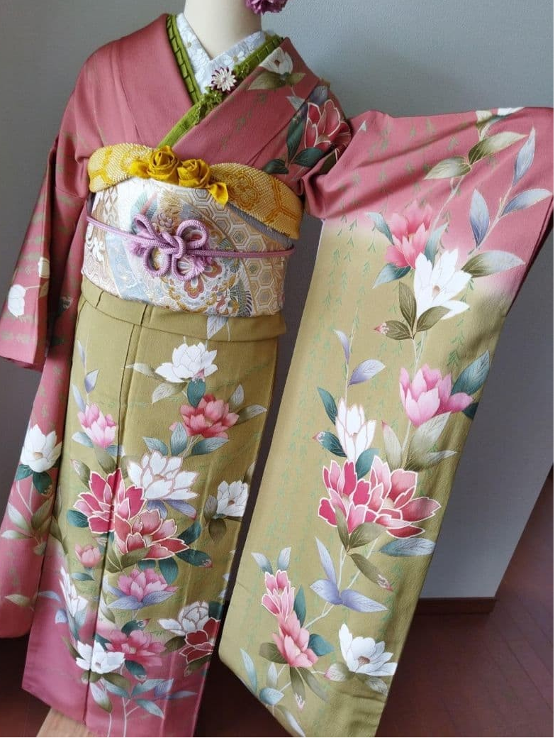 طقم فوريسود فاخر مكون من 7 قطع - حرير خالص مطرز بالذهب - مرجاني وأزرق مخضر