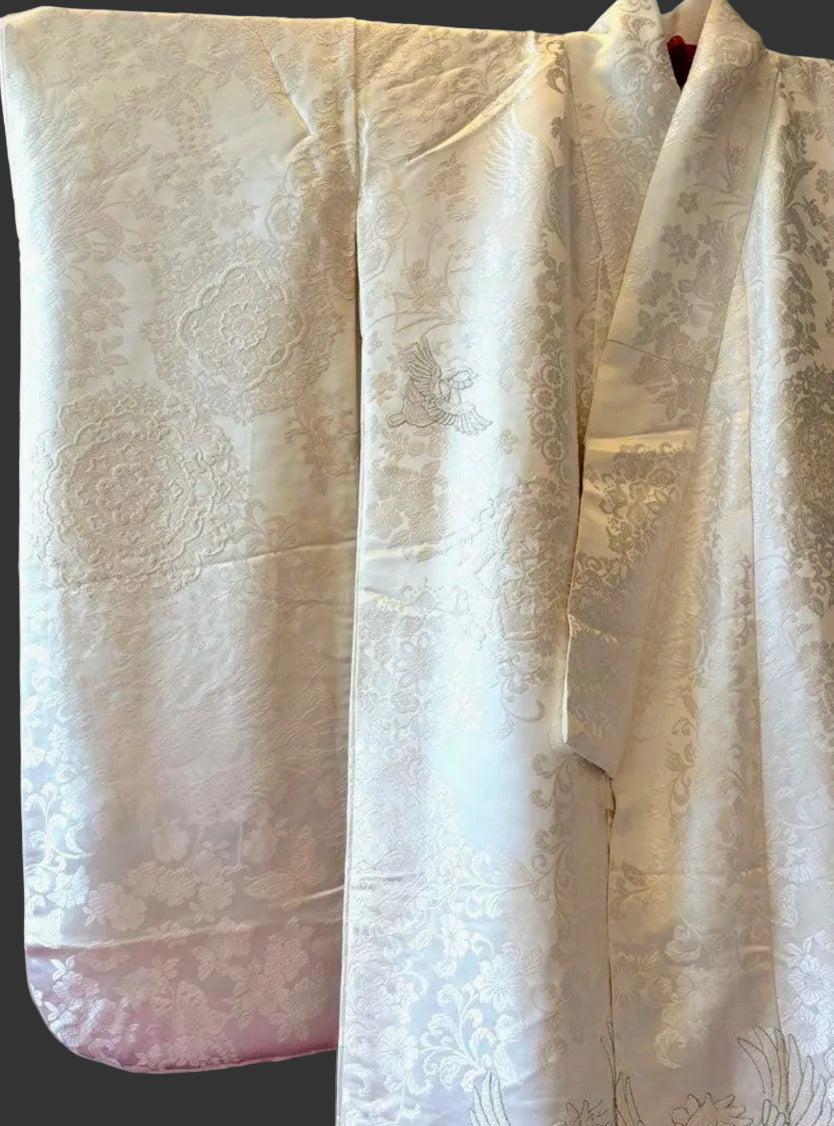 كيمونو زفاف أبيض من الحرير الخالص من شيروموكو مع تطريز ساغارا - فينيكس