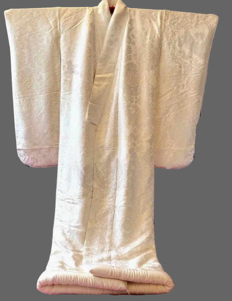 كيمونو زفاف أبيض من الحرير الخالص من شيروموكو مع تطريز ساغارا - فينيكس