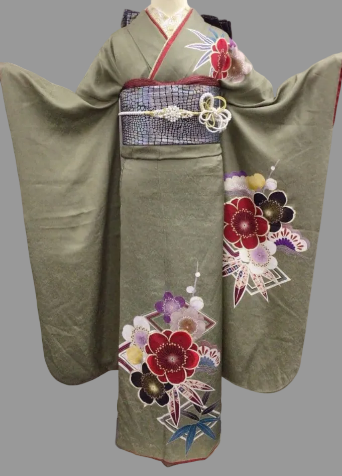 فوريسود أخضر لامع من نوع أوجويسو بنقوش زهرية حمراء جريئة وحزام أوبي متلألئ - طقم كامل