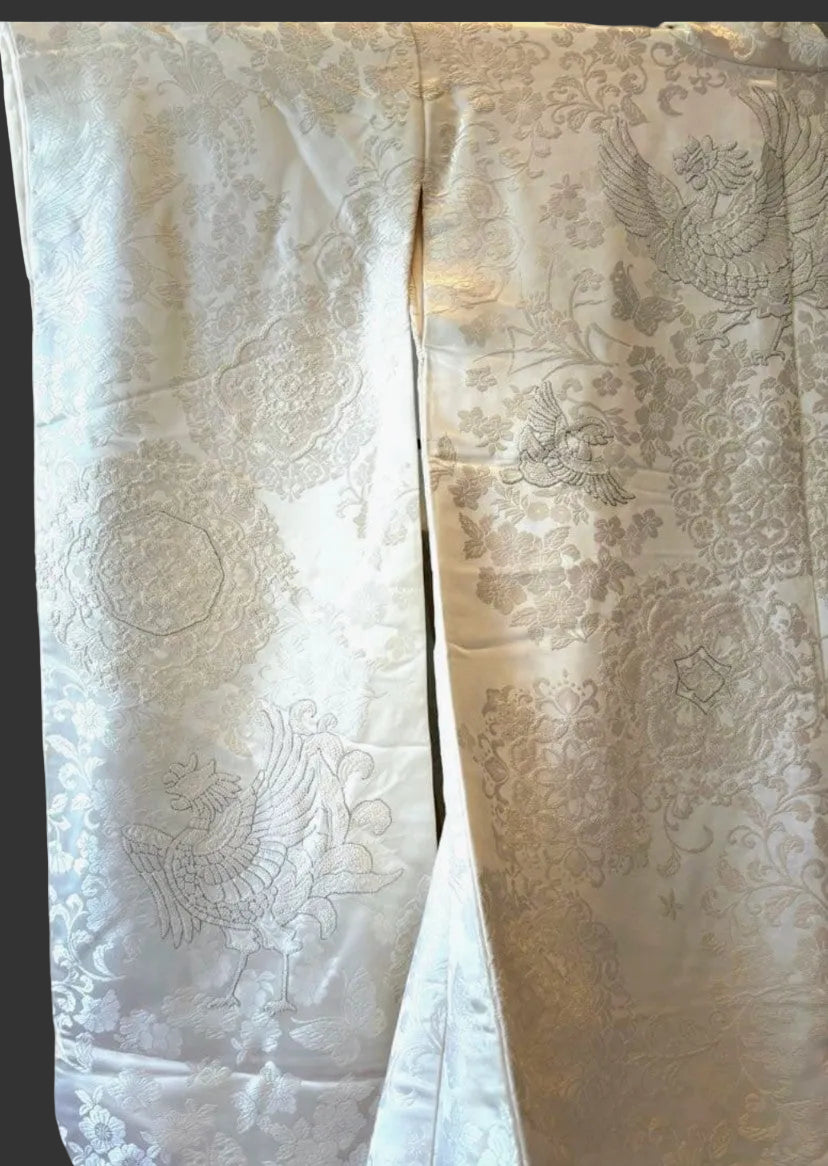 كيمونو زفاف أبيض من الحرير الخالص من شيروموكو مع تطريز ساغارا - فينيكس