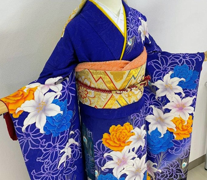 Blue Lily Furisode Full Set - 8 Pieces - M Size - Pure Silk with Gold Thread - Excellent Condition