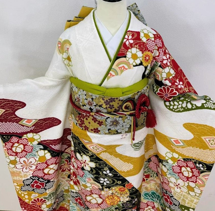 White Furisode Full Set - 7 Pieces - Classic Style - LL to Tall Size - Pure Silk - Excellent Condition