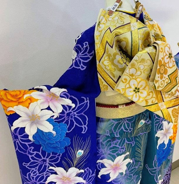 Blue Lily Furisode Full Set - 8 Pieces - M Size - Pure Silk with Gold Thread - Excellent Condition