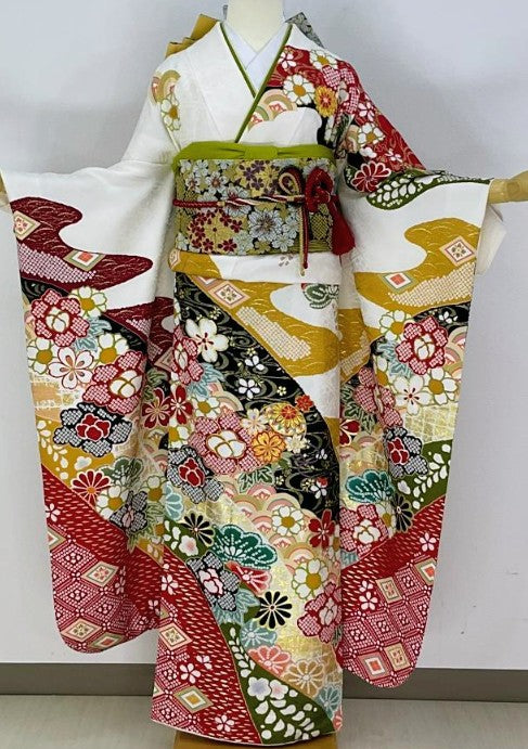 White Furisode Full Set - 7 Pieces - Classic Style - LL to Tall Size - Pure Silk - Excellent Condition